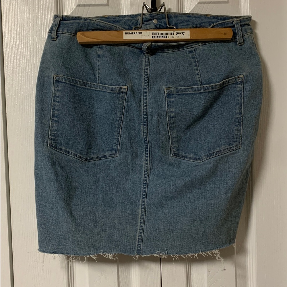H&M Denim Skirt with Frayed Hem - Picture 2 of 6